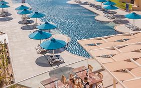 أمواج بلو بيتش ريزورت آند سبا